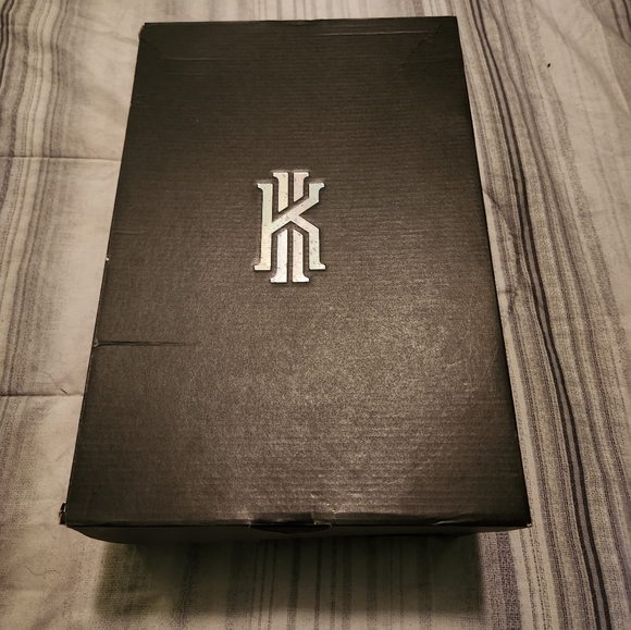 Kyrie flytrap III - Picture 6 of 6